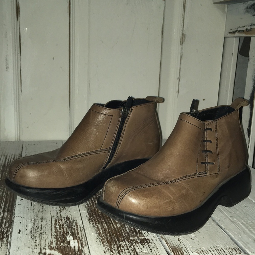 Dansko hightop leather shoes size 36